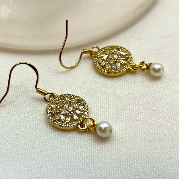 Rhinestone White Glass Gold Ivory Pearl Dainty Dangle Earrings - Picture 1 of 1